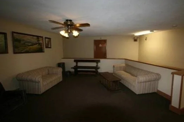 Room 7 of 9