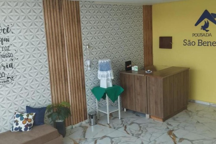Room 17 of 27