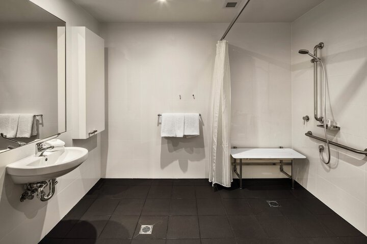 Room 15 of 34