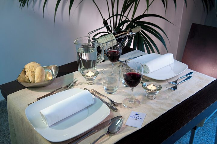 Dining 35 of 59