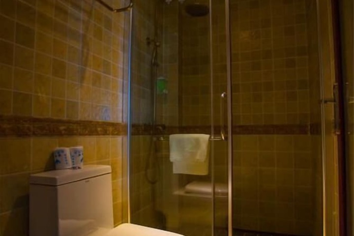 Room 33 of 43