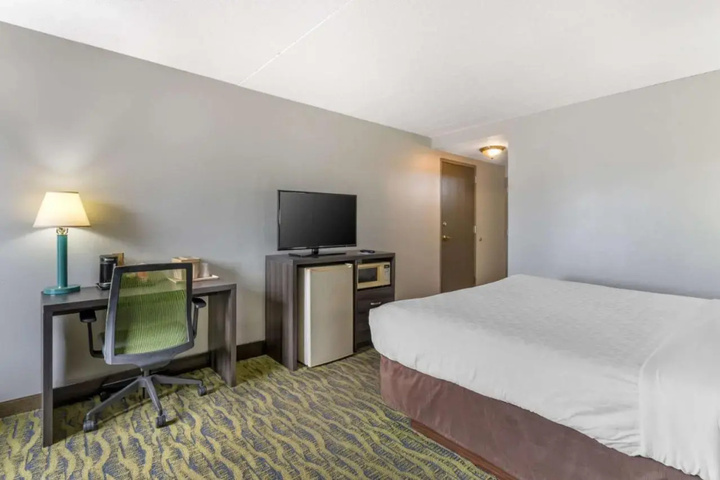 Room 5 of 25