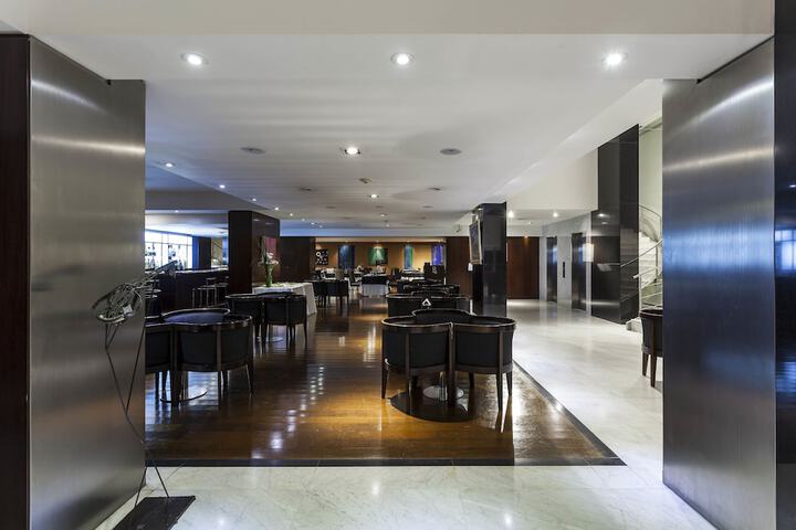 Lounge 67 of 81