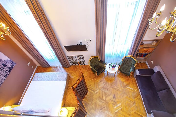 Room 8 of 91