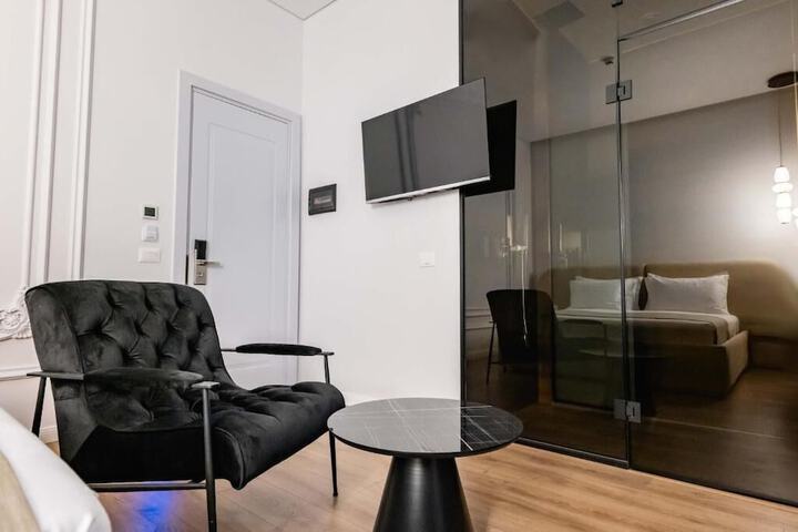 Room 12 of 189