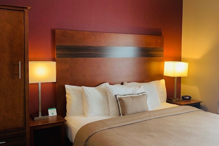 Suite Queen Size Bed (3 of 7)