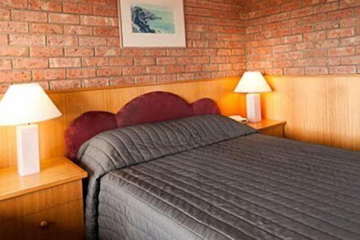 Room 2 of 17