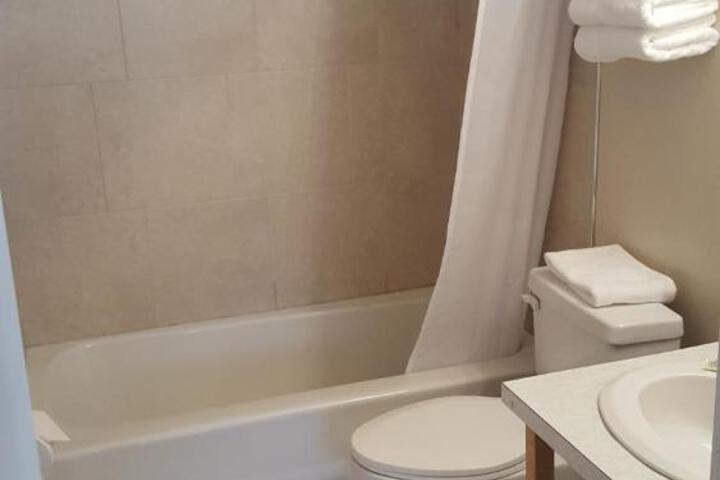 2 Double Beds (4 of 8)