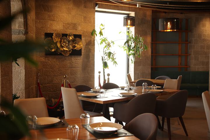 Dining 96 of 107