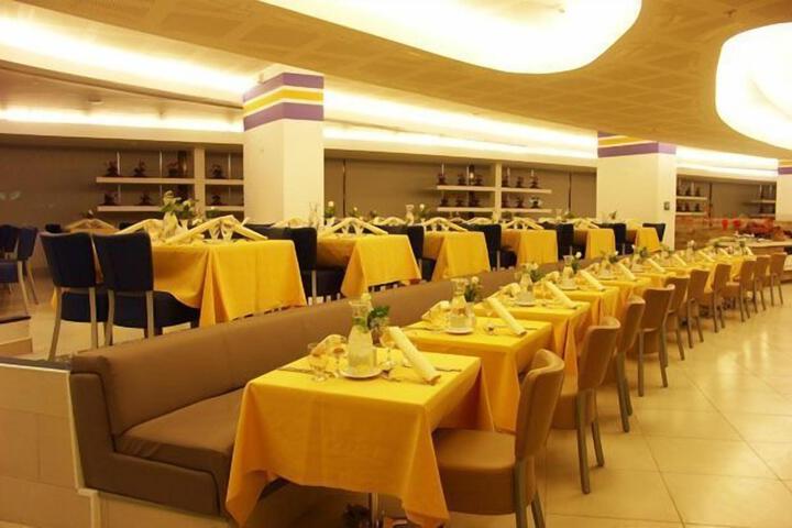 Dining 80 of 147
