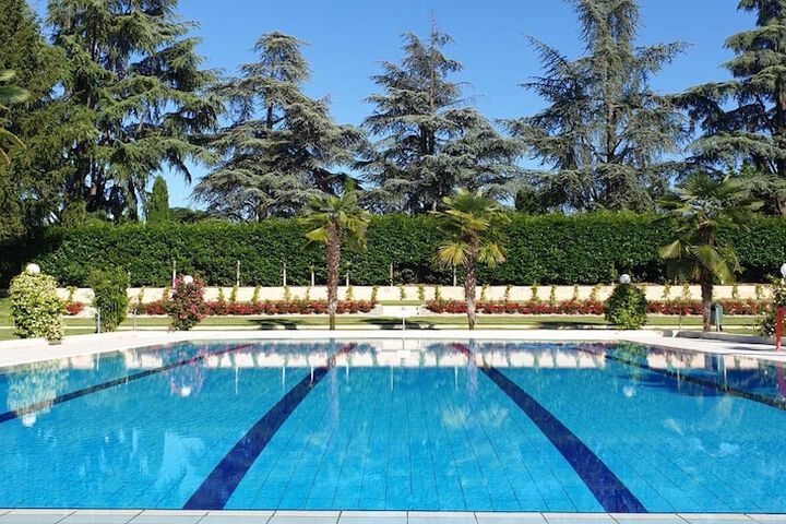 Pool 64 of 100