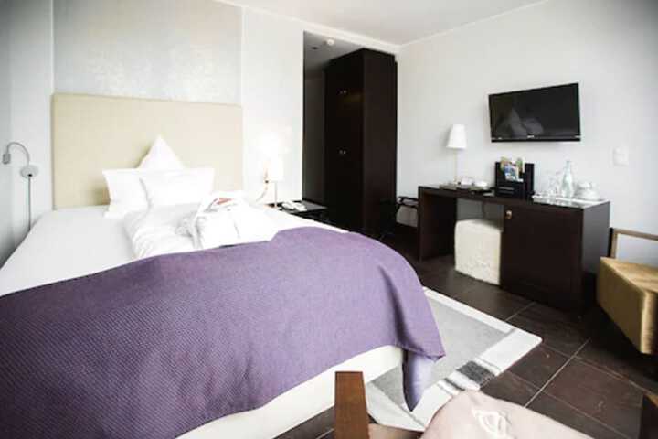 Room 12 of 30