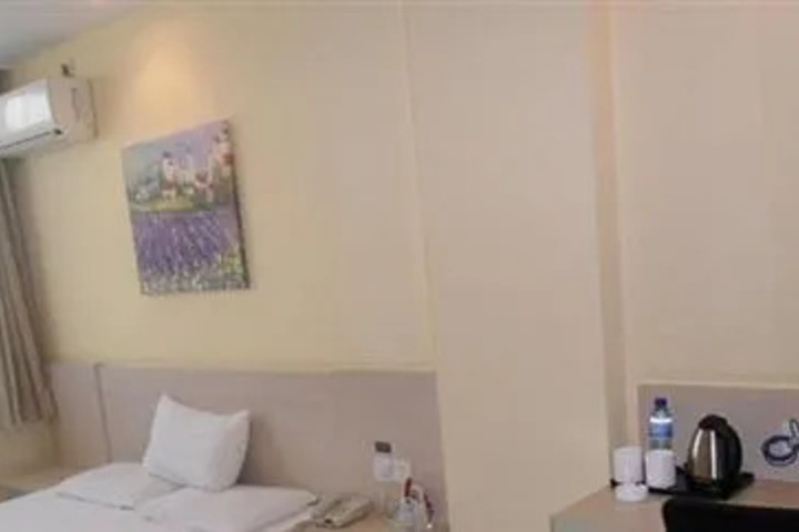 Room 3 of 15