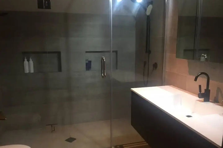 Room 8 of 15