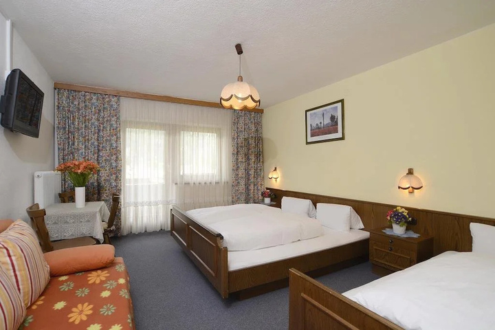 Room 15 of 16