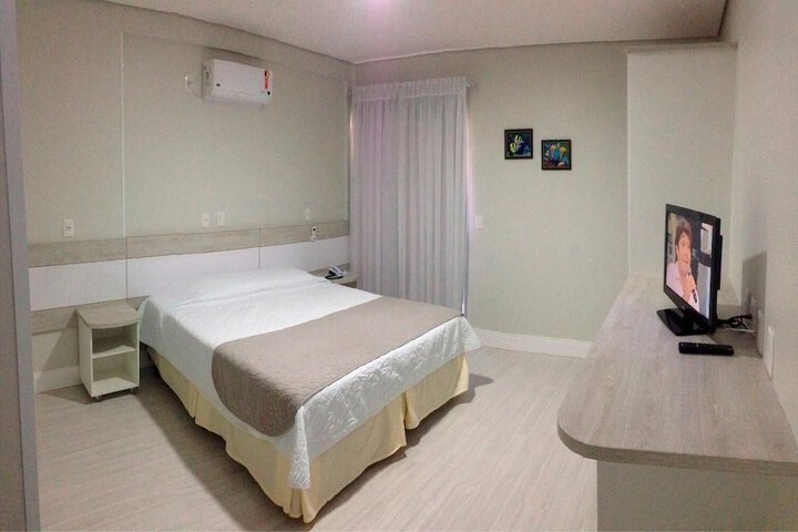 Room 11 of 33
