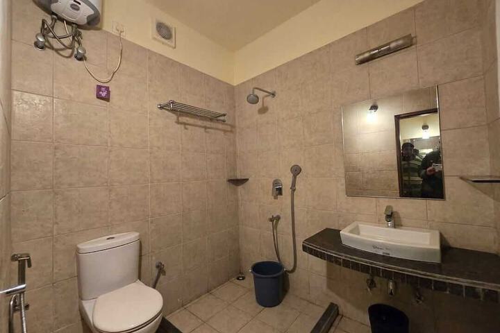 Room 42 of 80