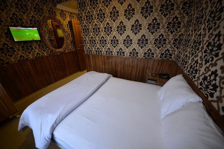 Room 2 of 9