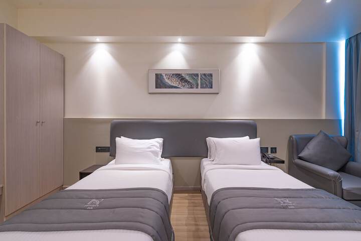 Room 10 of 24
