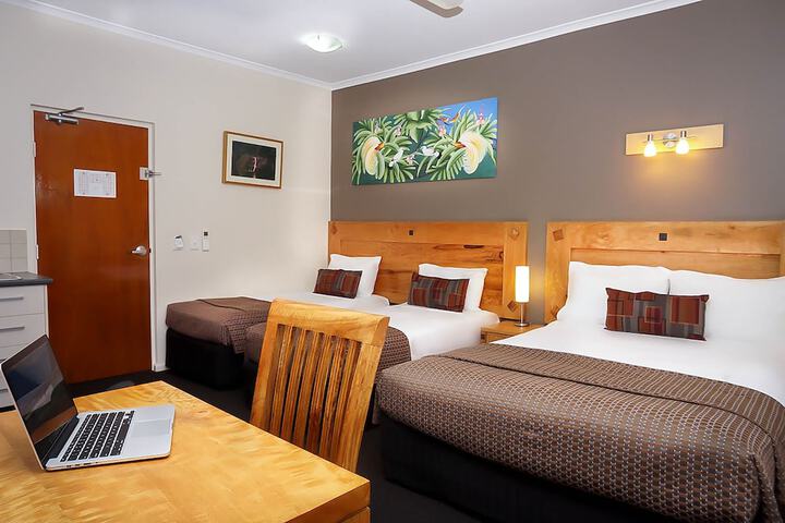 Room 6 of 34