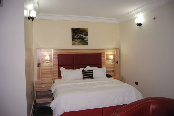 Room 13 of 37