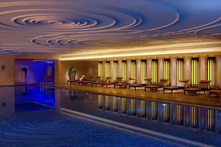 Hotel with Pool