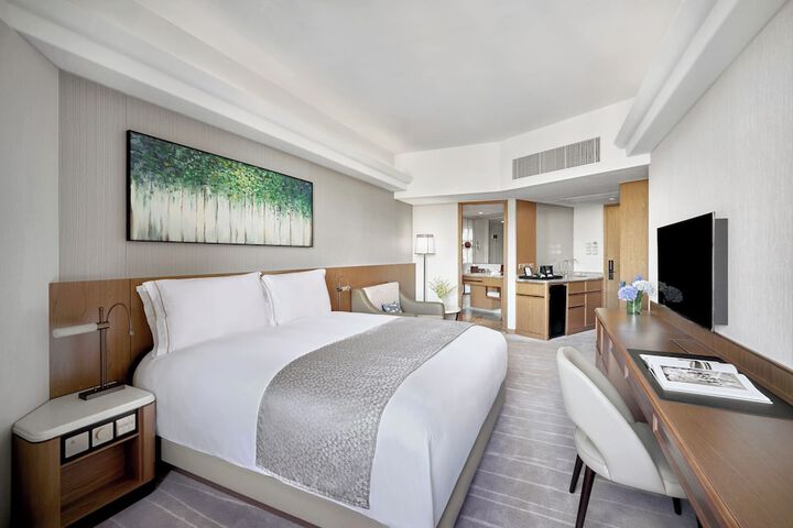 Room 10 of 82