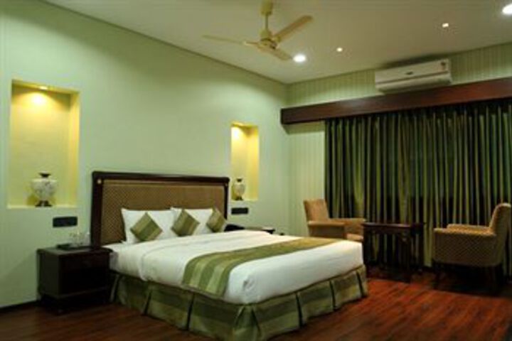 Room 5 of 12