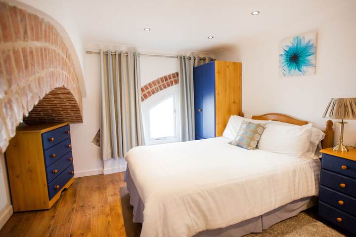 Room 27 of 102