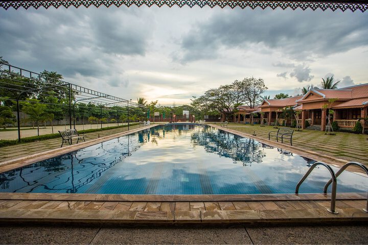 Pool 44 of 70