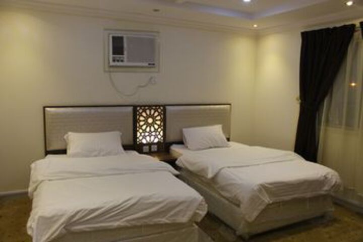 Room 8 of 19