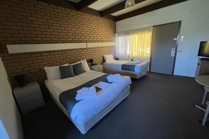 Room 18 of 32