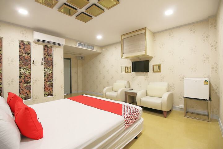 Room 12 of 33