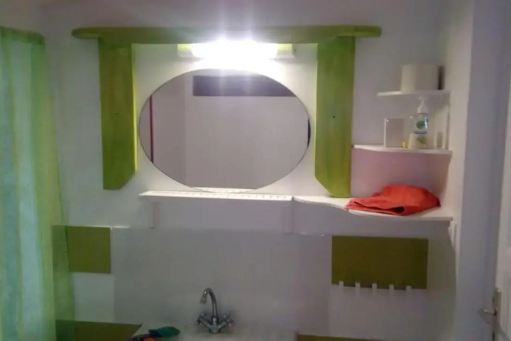 Room 8 of 19