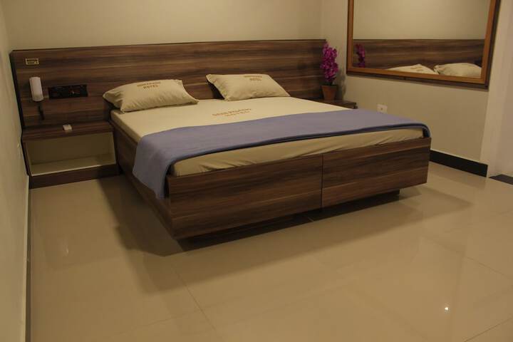 Room 2 of 8