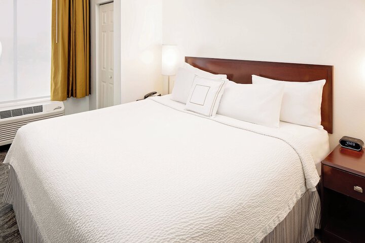Room 4 of 25