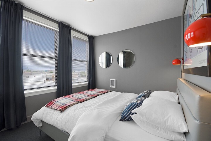 Room 70 of 172