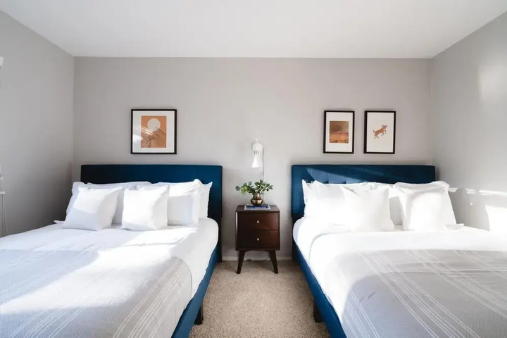 Room 2 of 17