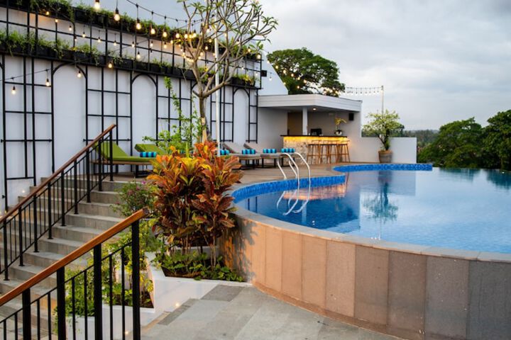 Pool 16 of 25