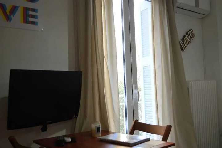 Room 5 of 11