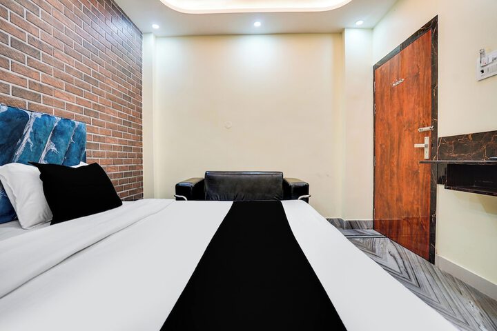 Room 8 of 36
