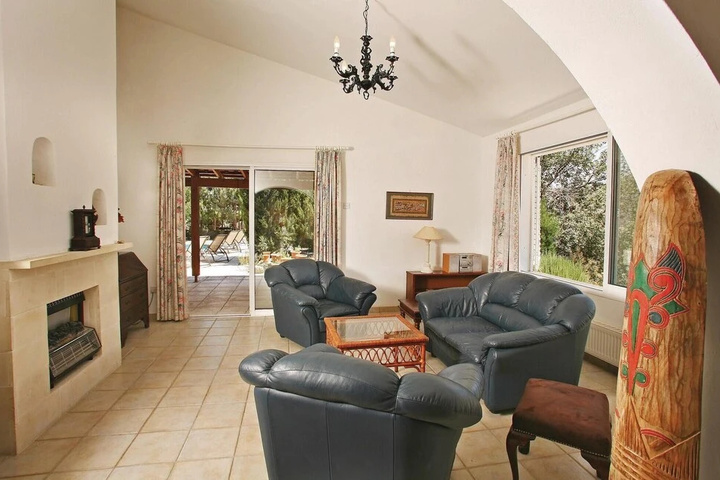 Beautiful Home in Miliou Paphos With 2 Bedrooms Outdoor Swimming Pool and Swimming Pool