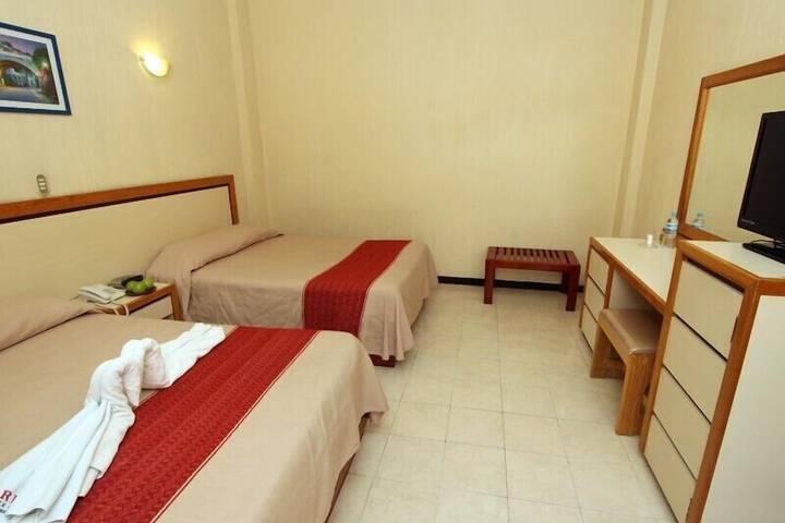 Room 12 of 39