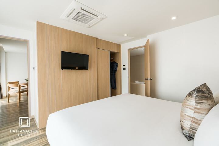 Room 4 of 63
