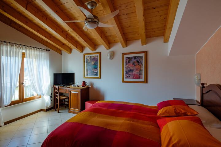 Room 53 of 115