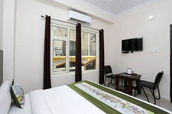 Room 4 of 19