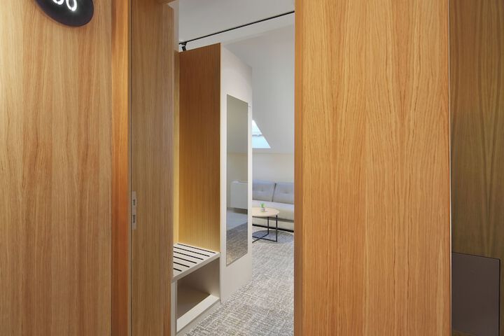 Room 32 of 80