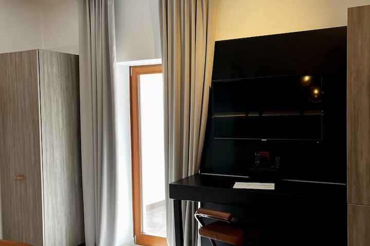 Room 48 of 96