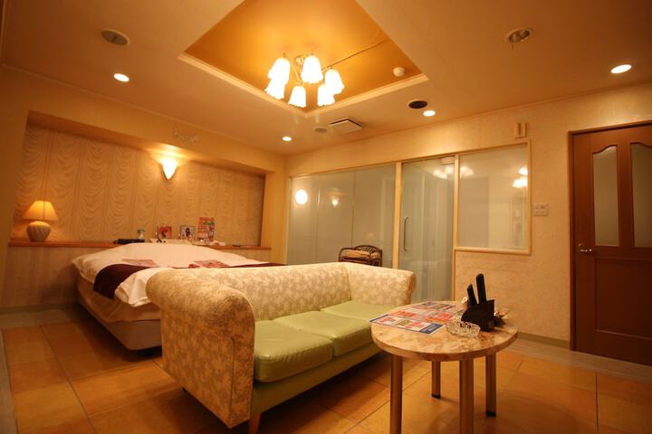 Room 3 of 18
