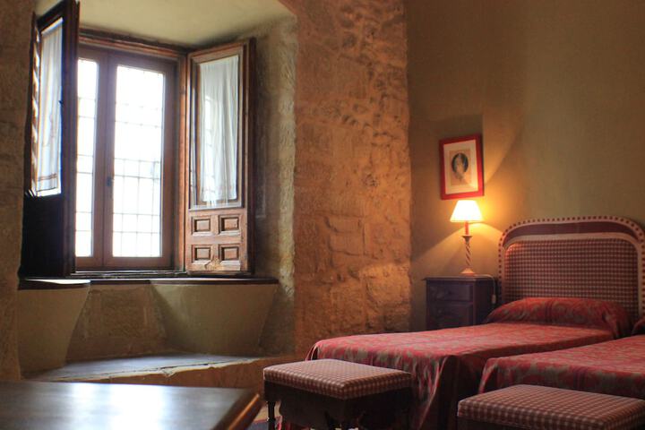 Room 9 of 80